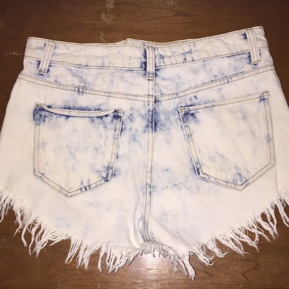 SOLD || Forever 21 High Waisted Frayed Shorts - Picture 6 of 6